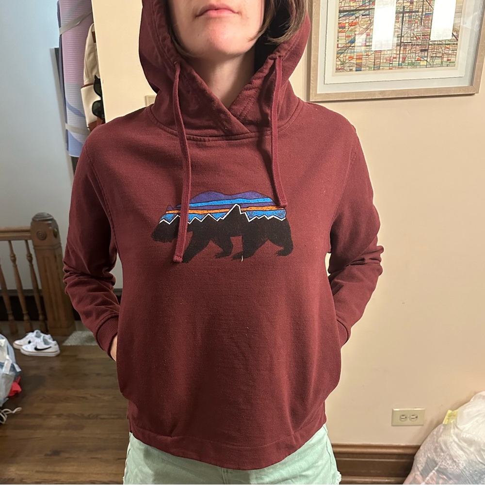 Patagonia maroon women’s hooded sweatshirt size S